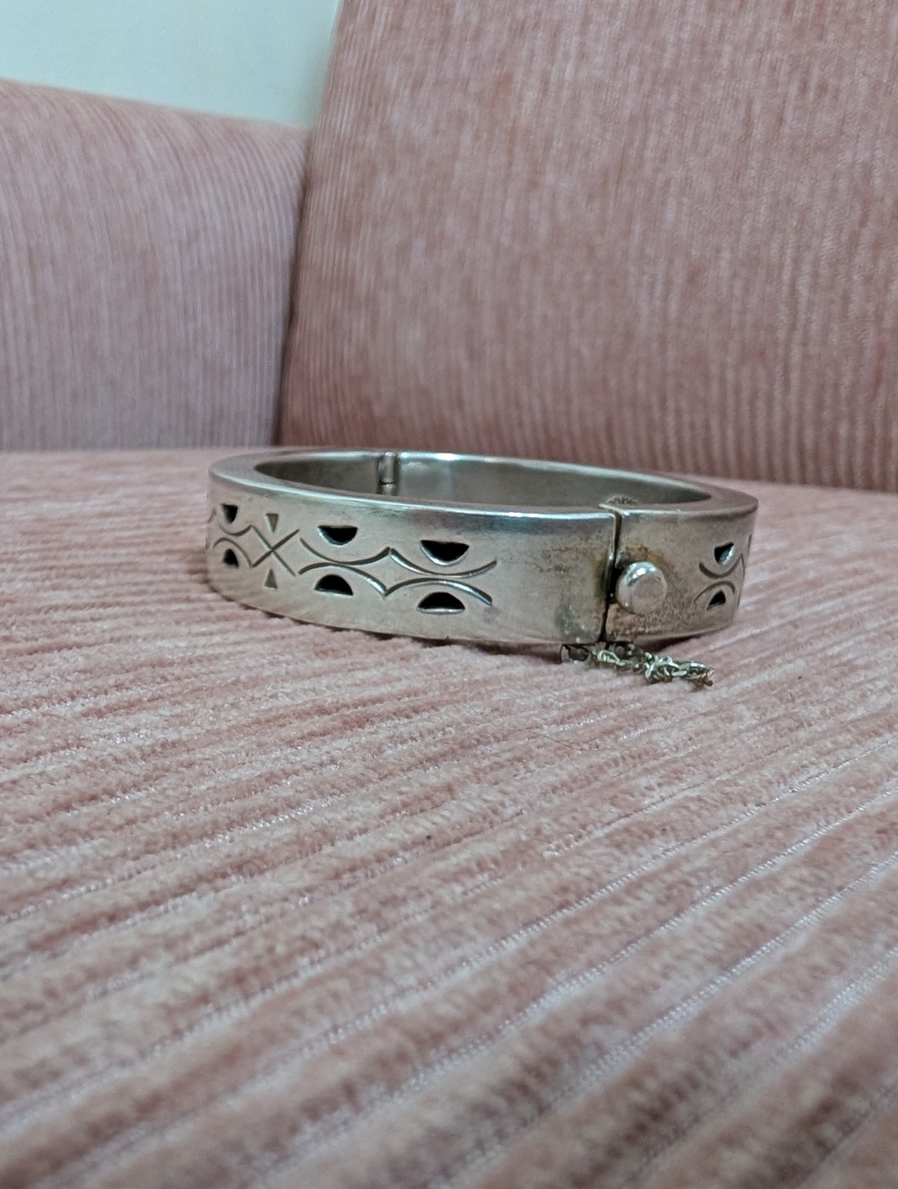 Taxco Mexico Sterling Silver Hinged Bangle Bracelet - Picture 5 of 10